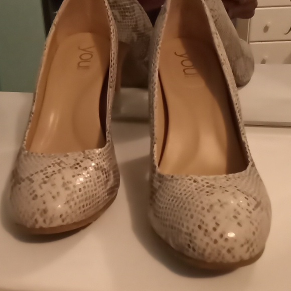 You By Crocs Animal Print Heels - Picture 3 of 8